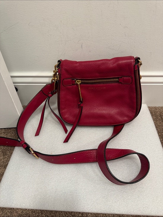 Marc Jacobs Handbags - Marc Jacobs Recruit Nomad saddle bag red pebbled leather sample crossbody bag